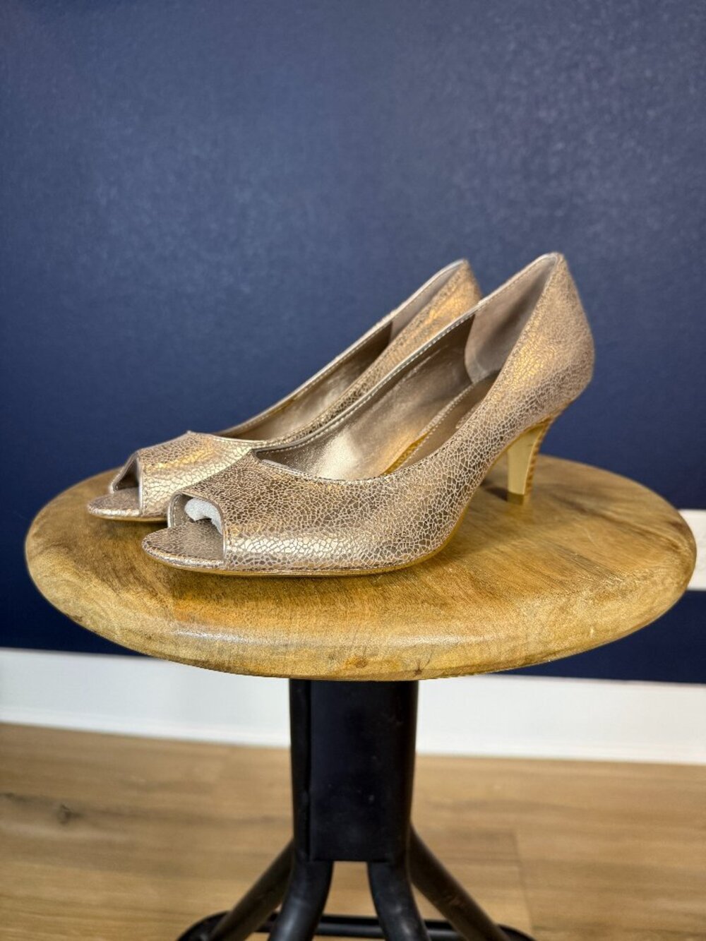 Bandolino NWT Shelley Light Gold Metallic Peep Toe Pumps Heels | 7
